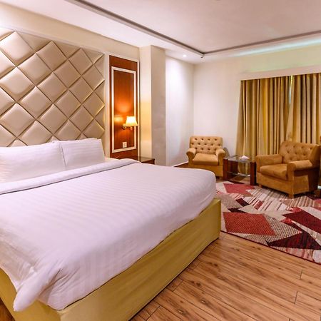 Hotel One Φαϊσαλάμπαντ Εξωτερικό φωτογραφία